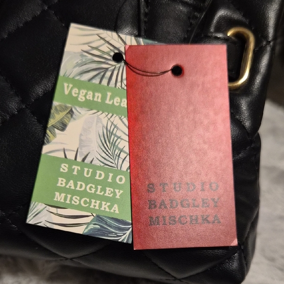 Elegant Black Quilted Handbag - Picture 2 of 5